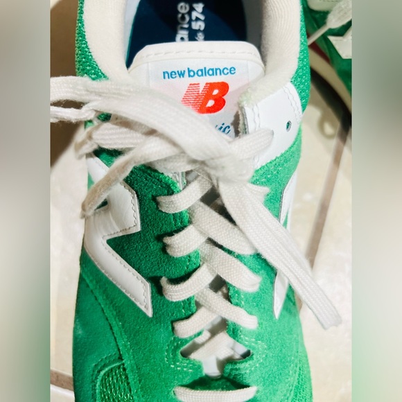 NEW BALANCE FOR J CREW 574 SNEAKERS IN VARSITY GREEN VELOCITY
Size 14 - Picture 9 of 12